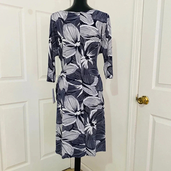 Signature by Robbie Bee Navy Blue and White Dress Size Medium - Picture 3 of 11